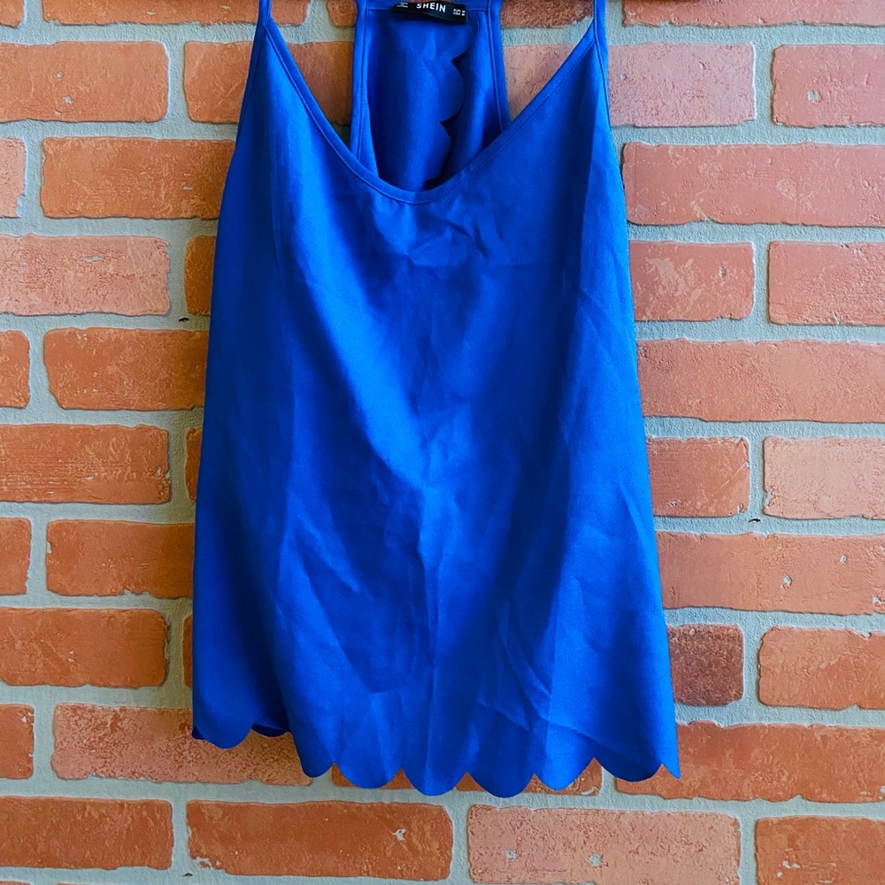 Overlap Back Scallop Edge Cami Top